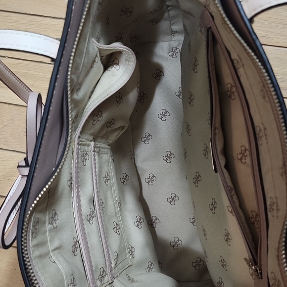 Guess Shoulder Bag - Picture 3 of 4